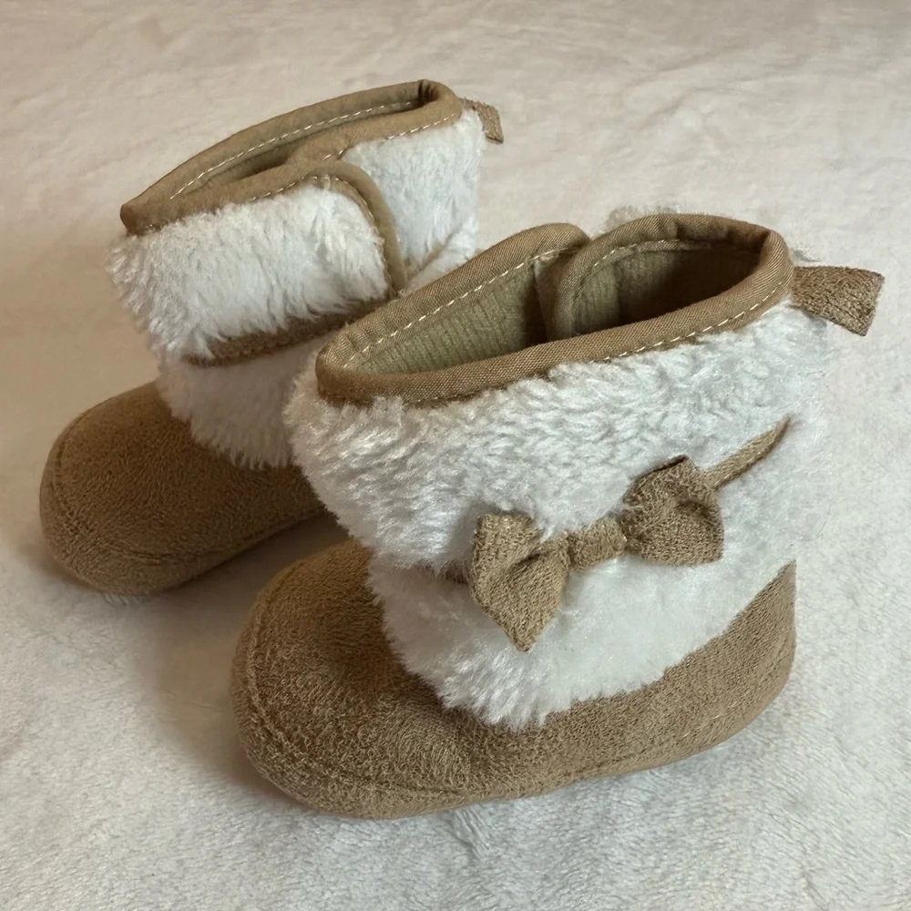 TongYouYuan Cozy Tan and White Baby Boots
